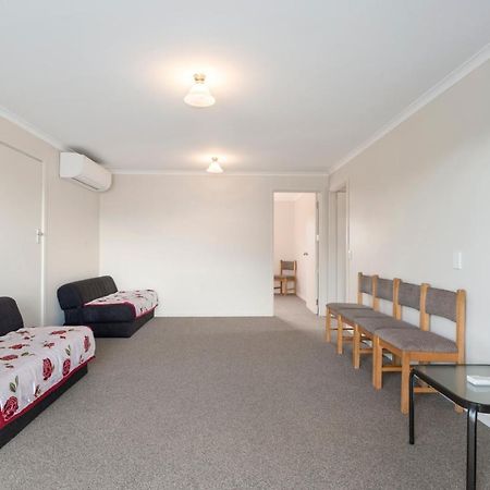 Rainbow Lake House - Lake Taupo Holiday Home Luaran gambar