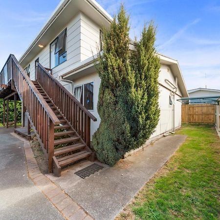 Rainbow Lake House - Lake Taupo Holiday Home Luaran gambar