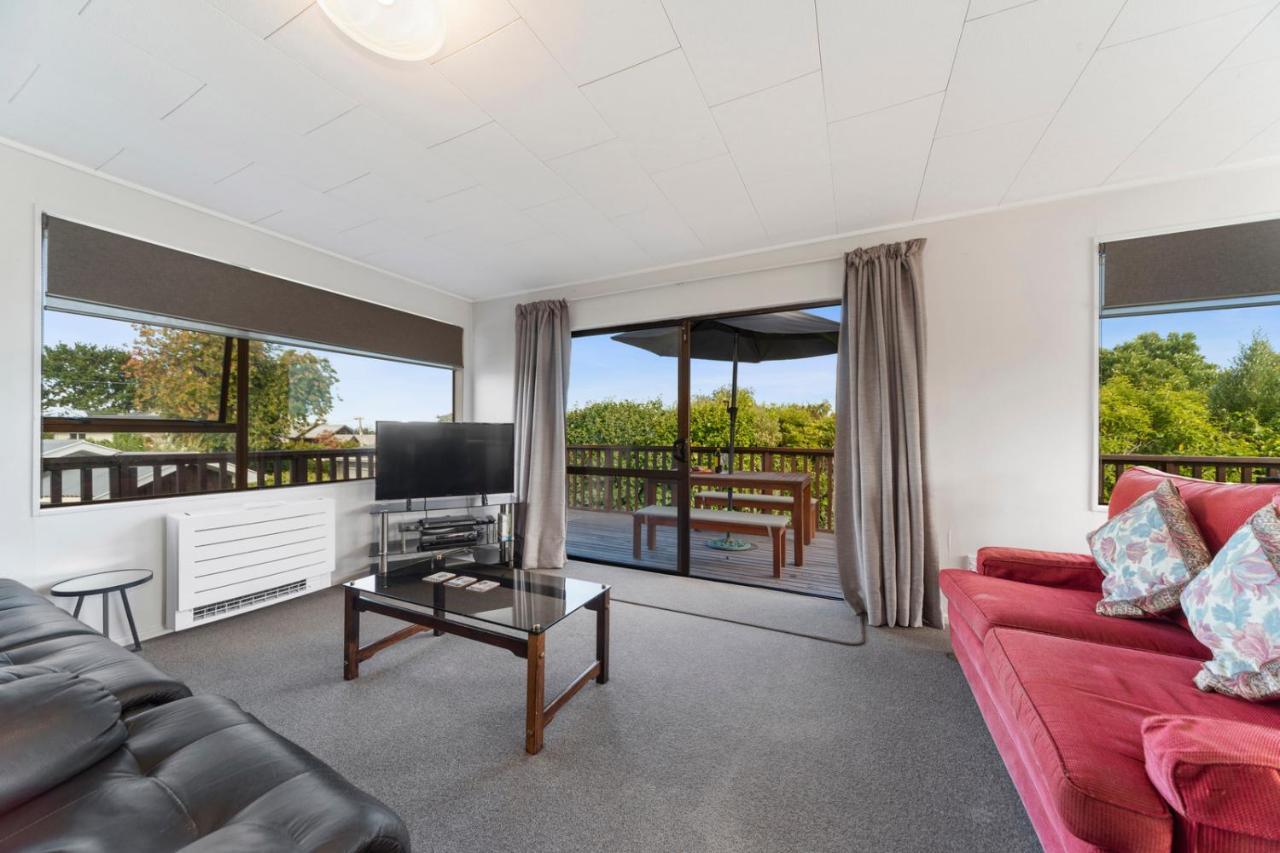 Rainbow Lake House - Lake Taupo Holiday Home Luaran gambar