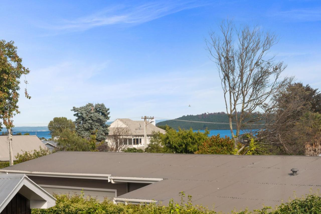 Rainbow Lake House - Lake Taupo Holiday Home Luaran gambar