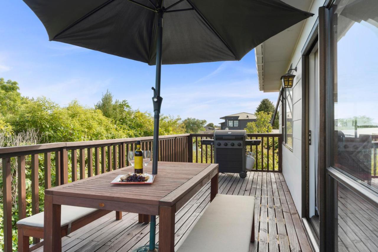 Rainbow Lake House - Lake Taupo Holiday Home Luaran gambar
