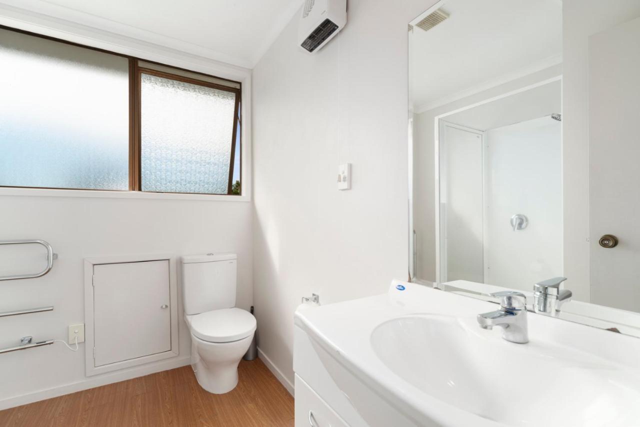 Rainbow Lake House - Lake Taupo Holiday Home Luaran gambar