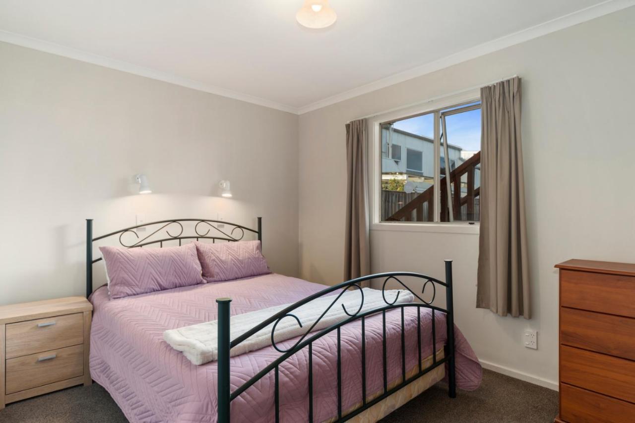 Rainbow Lake House - Lake Taupo Holiday Home Luaran gambar