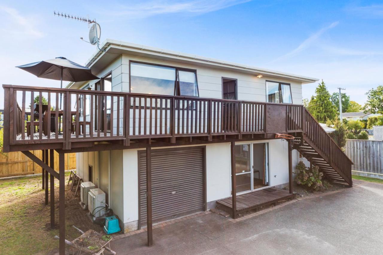 Rainbow Lake House - Lake Taupo Holiday Home Luaran gambar